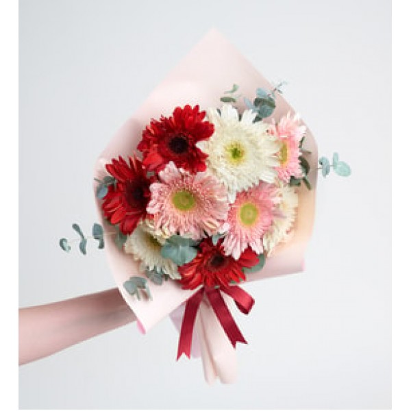 renkli gerbera papatya buketi